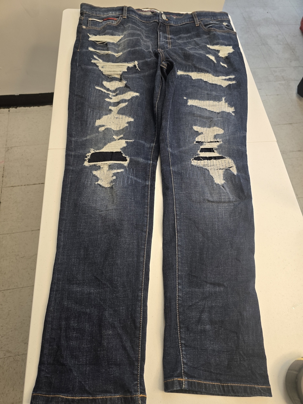 Tommy Hilfiger Distressed Dark Blue Straight Jeans